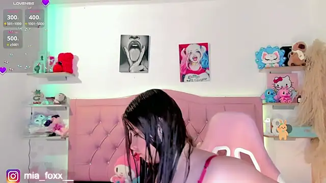 Snapshot of Mia_foxx_ chatting on December 3, 9:02 pm Mia foxx online show from December 3, 9:02 pm