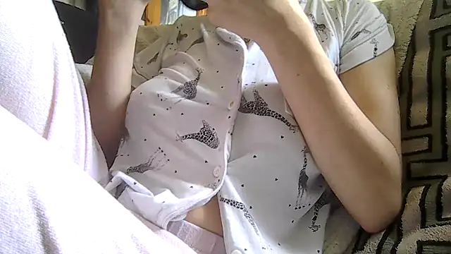 indie-rayne online show from June 30, 11:44 am
