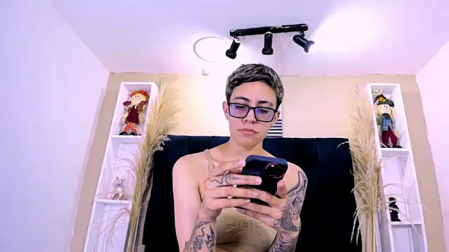 Cutie Shy  online show from February 11, 5:51 pm