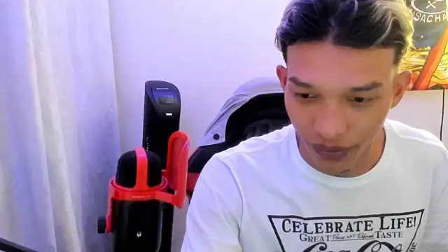 Snapshot of TommyGun_22 chatting on December 22, 12:51 am TommyGun 22 online show from December 22, 12:51 am