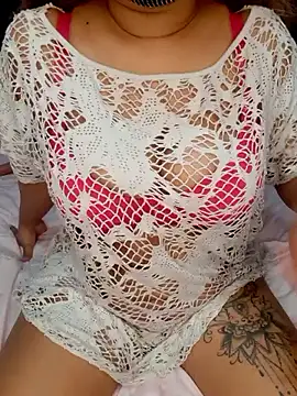 Snapshot of Wild_wifey chatting on October 13, 10:59 am Wild wifey online show from October 13, 10:59 am