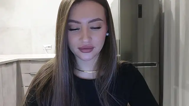 Snapshot of Cinderella____ chatting on December 13, 9:09 pm Cinderella online show from December 13, 9:09 pm