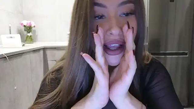 Snapshot of Cinderella____ chatting on January 22, 1:10 am Cinderella online show from January 22, 1:10 am