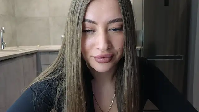 Snapshot of Cinderella____ chatting on February 21, 10:37 pm Cinderella online show from February 21, 10:37 pm