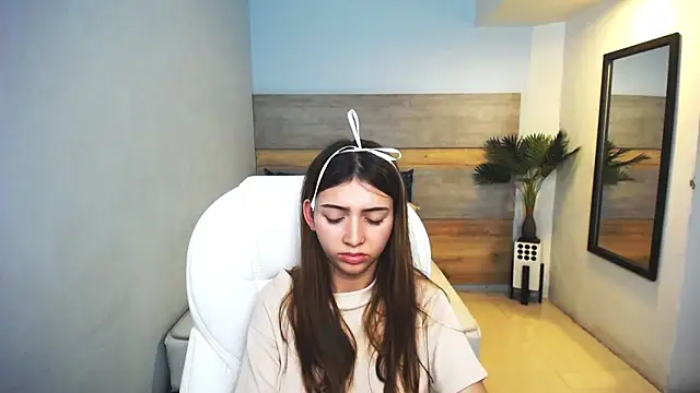 Snapshot of liseth_fox chatting on December 9, 11:13 pm liseth fox online show from December 9, 11:13 pm