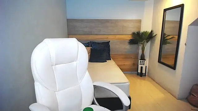 Snapshot of liseth_fox chatting on December 12, 2:04 am liseth fox online show from December 12, 2:04 am