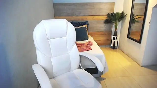 Snapshot of liseth_fox chatting on December 20, 1:47 am liseth fox online show from December 20, 1:47 am