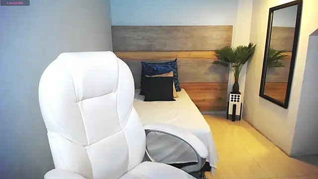 Snapshot of liseth_fox chatting on February 7, 10:41 pm liseth fox online show from February 7, 10:41 pm