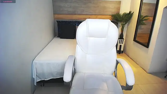 Snapshot of liseth_fox chatting on February 26, 11:26 pm liseth fox online show from February 26, 11:26 pm