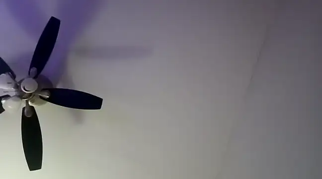 Snapshot of ChiRaqb8 chatting on December 28, 5:33 am ChiRaqb8 online show from December 28, 5:33 am