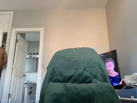 Snapshot of ChiRaqb8 chatting on October 5, 8:18 pm ChiRaqb8 online show from October 5, 8:18 pm