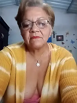 Snapshot of Madrastrahot69 chatting on December 16, 3:22 am Madrastrahot69 online show from December 16, 3:22 am