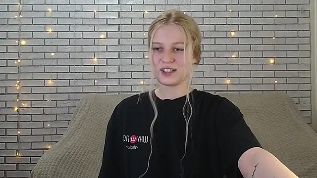 Snapshot of EmiliaDuchess chatting on December 10, 11:54 am EmiliaDuchess online show from December 10, 11:54 am