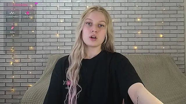 Snapshot of EmiliaDuchess chatting on December 10, 3:12 pm EmiliaDuchess online show from December 10, 3:12 pm