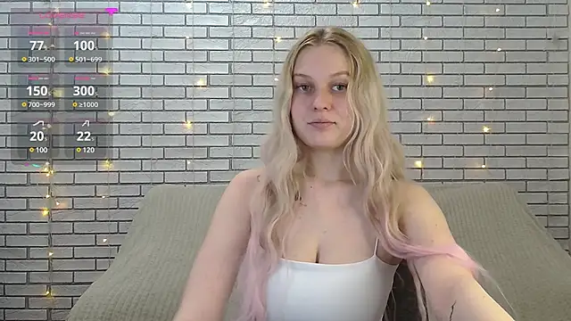 Snapshot of EmiliaDuchess chatting on December 12, 1:39 pm EmiliaDuchess online show from December 12, 1:39 pm