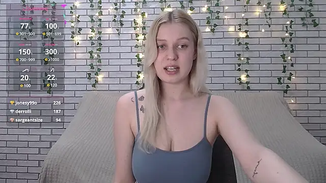 Snapshot of EmiliaDuchess chatting on February 23, 10:49 am EmiliaDuchess online show from February 23, 10:49 am