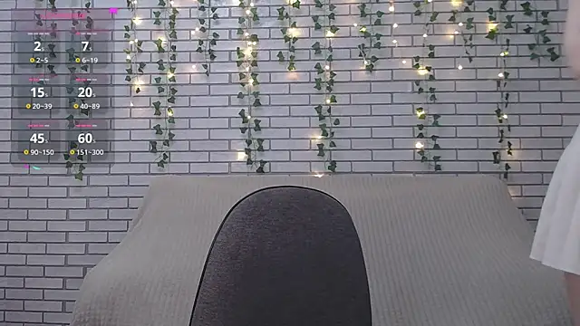 Snapshot of EmiliaDuchess chatting on February 27, 6:18 am EmiliaDuchess online show from February 27, 6:18 am