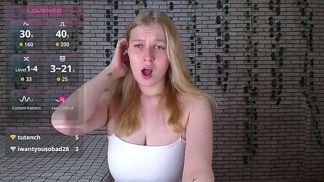 Snapshot of EmiliaDuchess chatting on September 10, 9:09 am EmiliaDuchess online show from September 10, 9:09 am