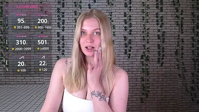 Snapshot of EmiliaDuchess chatting on October 15, 9:53 am EmiliaDuchess online show from October 15, 9:53 am