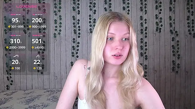 Snapshot of EmiliaDuchess chatting on November 23, 2:28 pm EmiliaDuchess online show from November 23, 2:28 pm