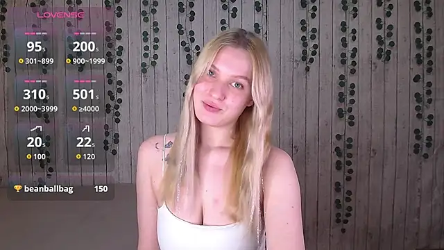 Snapshot of EmiliaDuchess chatting on November 28, 4:09 pm EmiliaDuchess online show from November 28, 4:09 pm