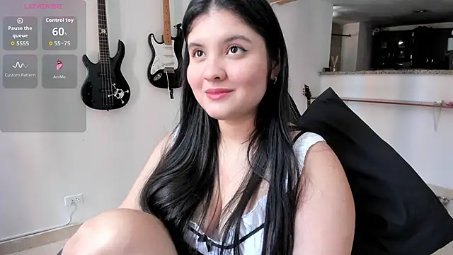 Snapshot of lilpervertgirl chatting on November 8, 6:18 pm lilpervertgirl online show from November 8, 6:18 pm