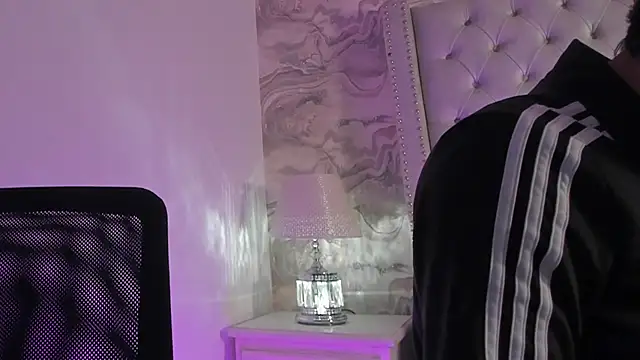 Snapshot of Kev_jenner chatting on January 18, 2:58 am Kev jenner online show from January 18, 2:58 am