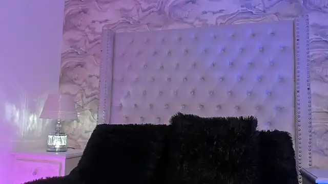 Snapshot of Kev_jenner chatting on February 9, 1:33 am Kev jenner online show from February 9, 1:33 am