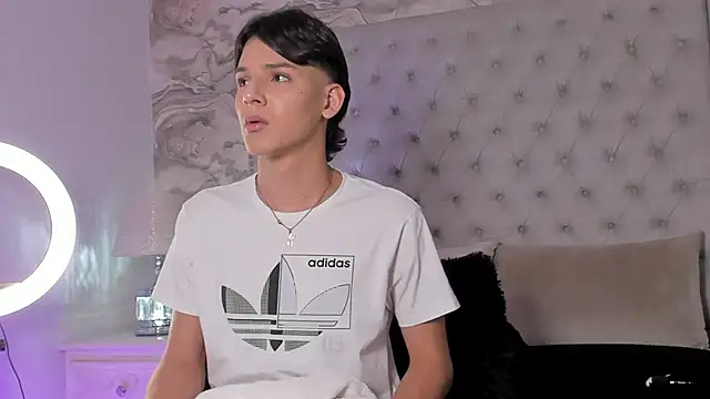 Snapshot of Kev_jenner chatting on November 15, 8:16 pm Kev jenner online show from November 15, 8:16 pm