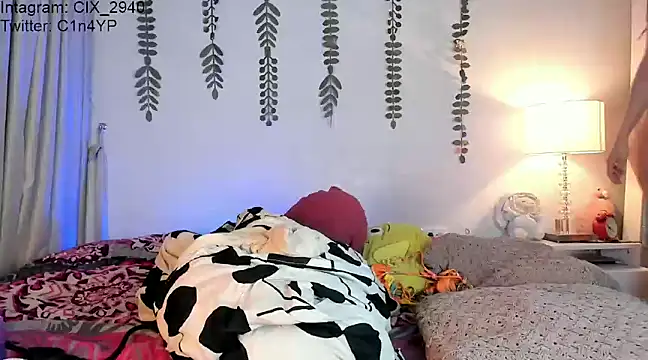 halseycox    online show from December 18, 9:58 am