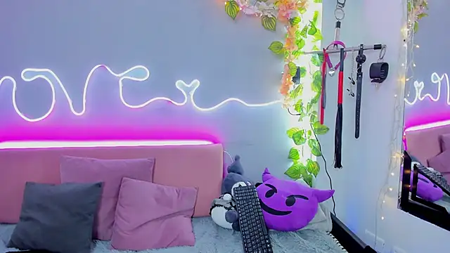 YouliteSllut2 online show from January 12, 5:24 am