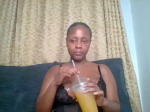 Snapshot of Miss_Amani chatting on November 16, 11:32 pm Miss Amani online show from November 16, 11:32 pm