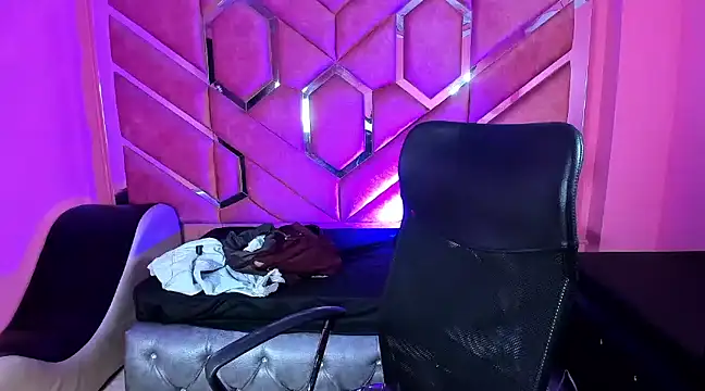 Snapshot of Olivia_Fox69 chatting on March 8, 3:50 am Olivia Fox69 online show from March 8, 3:50 am