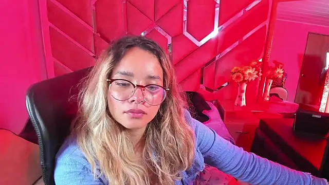 Snapshot of Olivia_Fox69 chatting on October 28, 2:26 am Olivia Fox69 online show from October 28, 2:26 am