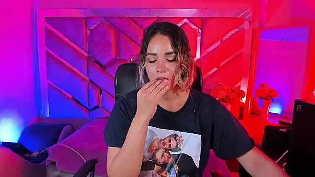 Snapshot of Olivia_Fox69 chatting on January 16, 4:16 am Olivia Fox69 online show from January 16, 4:16 am