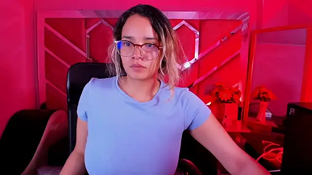 Snapshot of Olivia_Fox69 chatting on February 6, 4:50 am Olivia Fox69 online show from February 6, 4:50 am