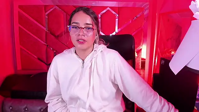 Snapshot of Olivia_Fox69 chatting on March 3, 3:12 am Olivia Fox69 online show from March 3, 3:12 am