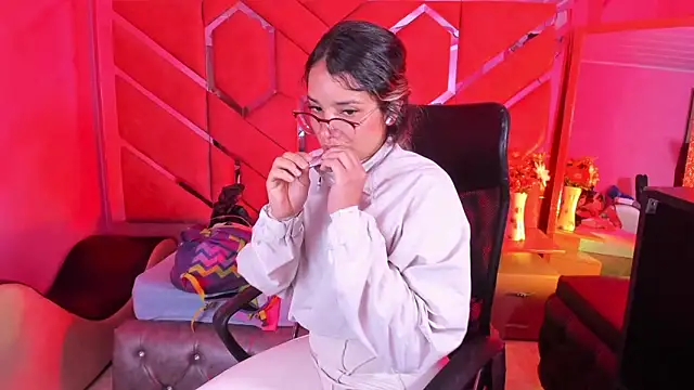 Snapshot of Olivia_Fox69 chatting on March 13, 3:46 am Olivia Fox69 online show from March 13, 3:46 am