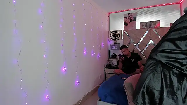 parejacaliente20154 online show from February 14, 4:04 pm