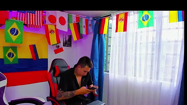 parejacaliente20154 online show from July 3, 11:05 am