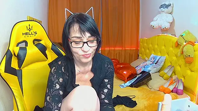 SandraHormas online show from February 10, 2:05 pm