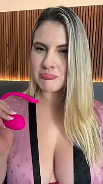 EmiilyAdams  online show from February 20, 10:32 pm