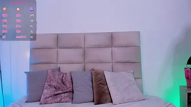 Snapshot of AngelyRosse1 chatting on November 8, 4:01 am AngelyRosse1 online show from November 8, 4:01 am