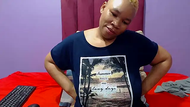 Snapshot of YELLOWBUSTYMELLONS chatting on December 21, 5:58 am YELLOWBUSTYMELLONS online show from December 21, 5:58 am