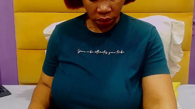 Snapshot of YELLOWBUSTYMELLONS chatting on September 11, 5:29 am YELLOWBUSTYMELLONS online show from September 11, 5:29 am