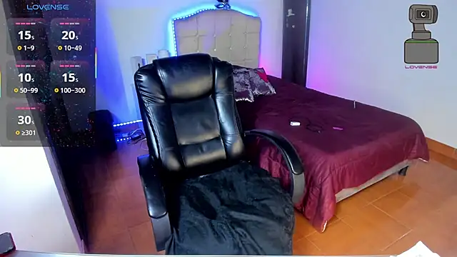 Snapshot of vampirellaa_crazy_ chatting on March 12, 1:58 am vampirellaa crazy online show from March 12, 1:58 am