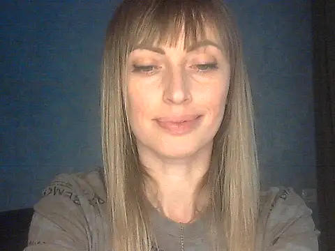 Snapshot of EffectMaya chatting on March 22, 3:26 pm EffectMaya online show from March 22, 3:26 pm