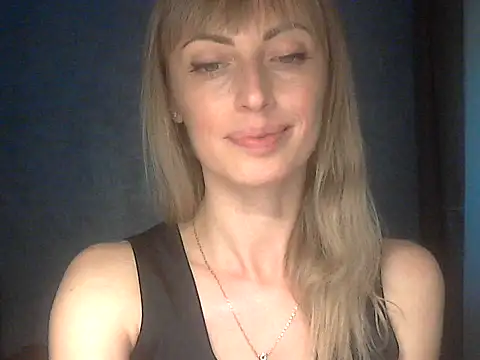 Snapshot of EffectMaya chatting on May 11, 4:15 pm EffectMaya online show from May 11, 4:15 pm