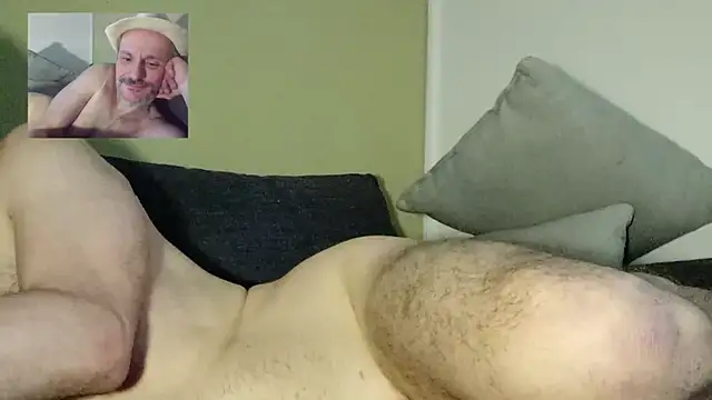 Snapshot of Zed0l1Mod chatting on December 23, 10:10 am Zed0l1Mod online show from December 23, 10:10 am