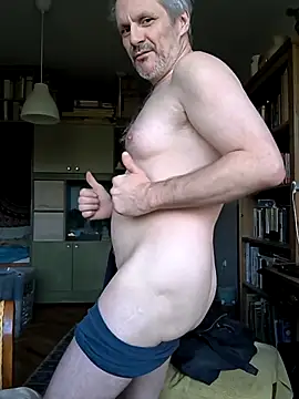 Snapshot of Zed0l1Mod chatting on April 22, 5:43 am Zed0l1Mod online show from April 22, 5:43 am